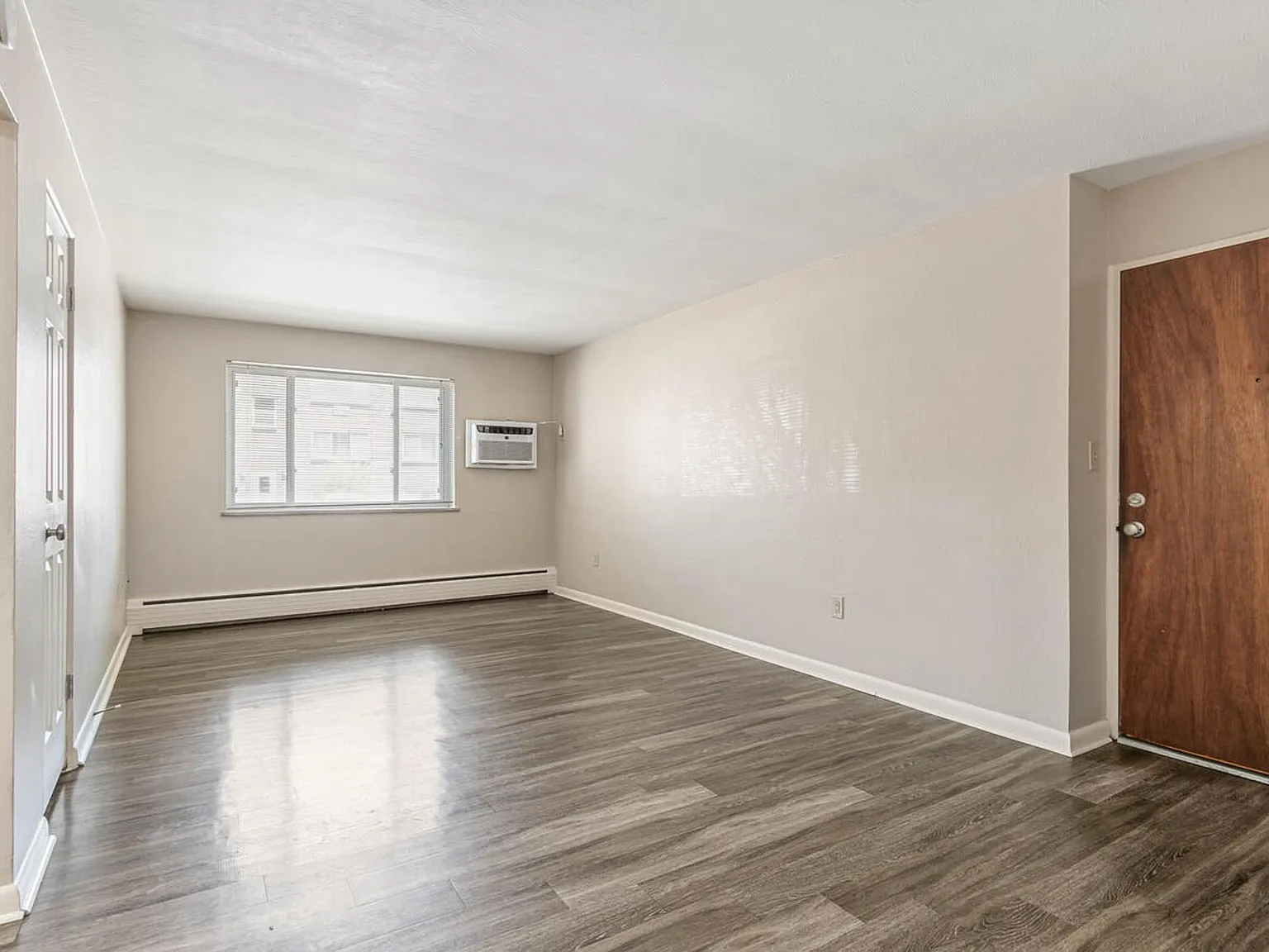Broadmoor Plaza Apartments — Photo 3