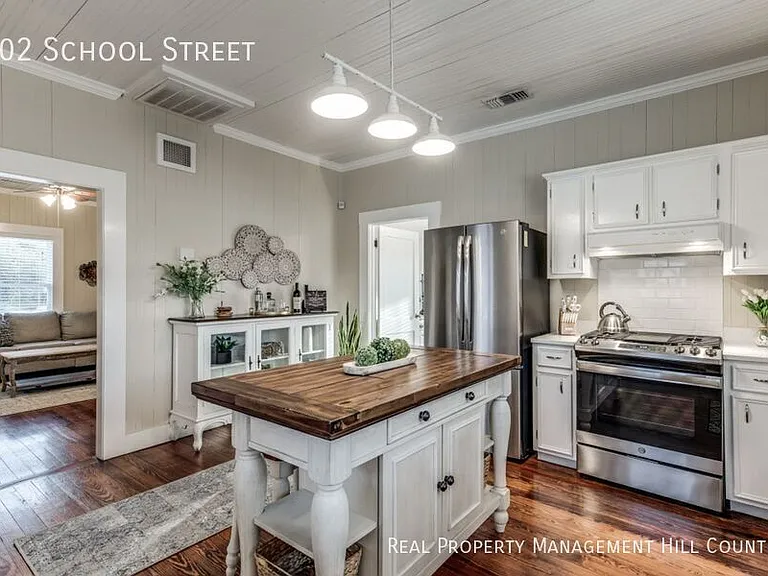 102 N School St — Photo 12