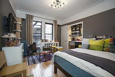 Rented by Barkoff Residential 