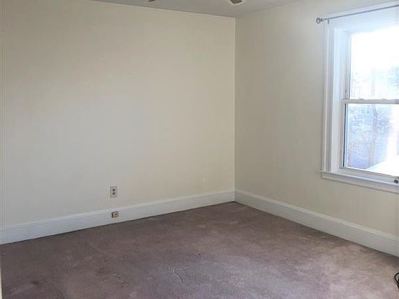2nd image of 25 Willis Ave