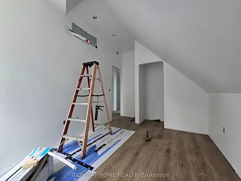1103 Dufferin St #GARDEN — Photo 8