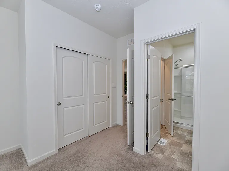 6013 Meadowview Dr — Photo 3