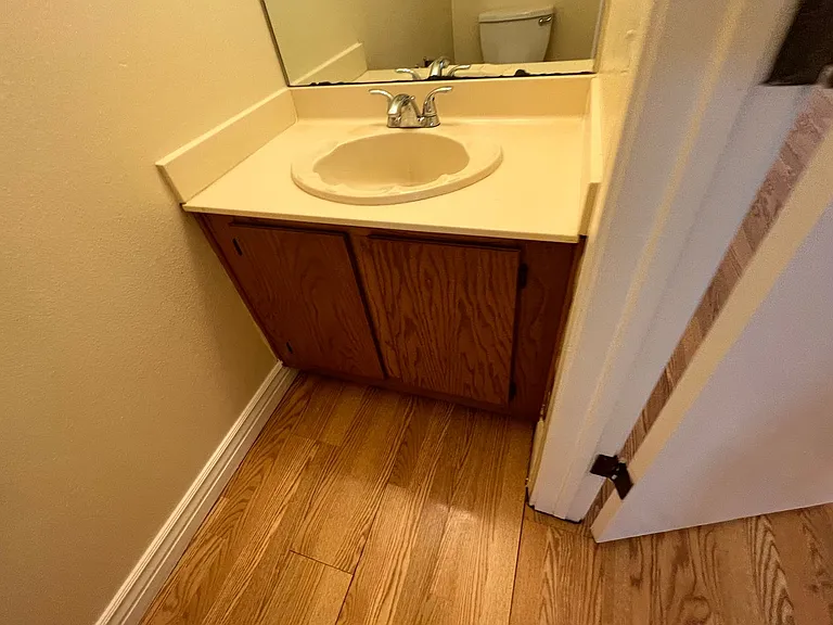 1970 N Hartford St #25 — Photo 7