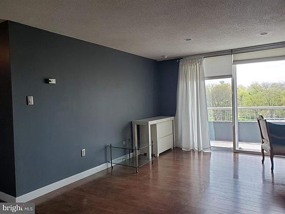 5th image of 100 West Ave APT 406