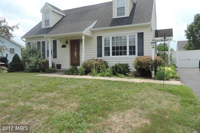 1st image of 223 Bluebird Dr