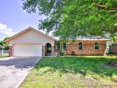 210 N Wyandotte St, Locust Grove, OK, 74352
