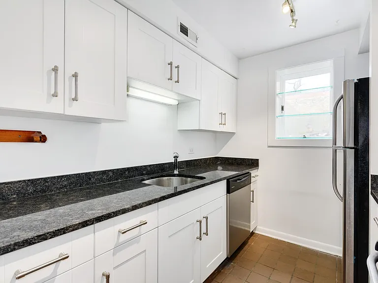 236 W Willow St #CH — Photo 8