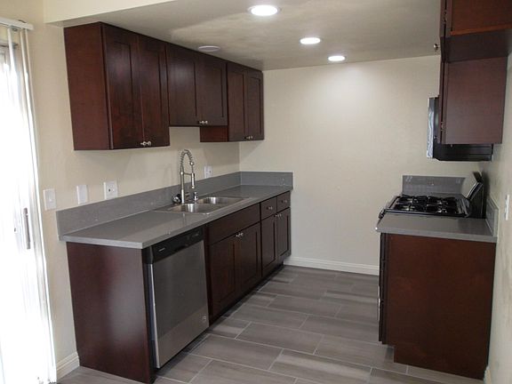 Newer Kitchen Cabinets and Quartz Countertop