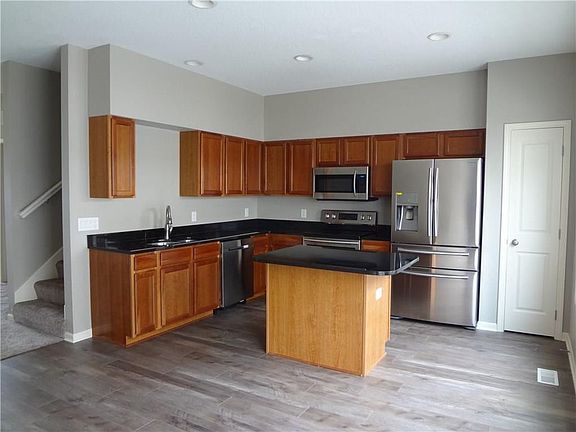 4th image of 6895 Jack London Dr