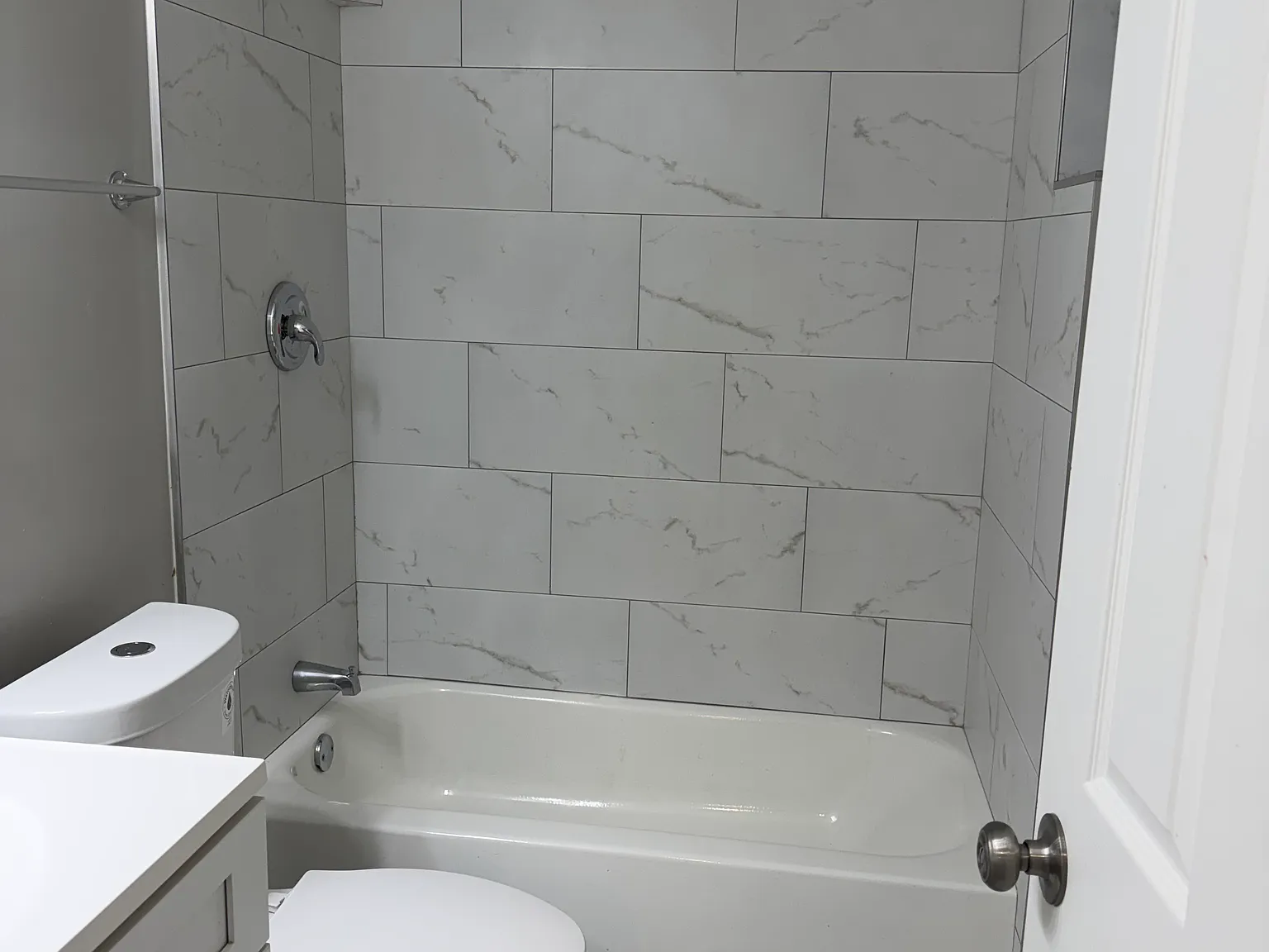 3 bed, 1430 sqft, $2,200 — Photo 3