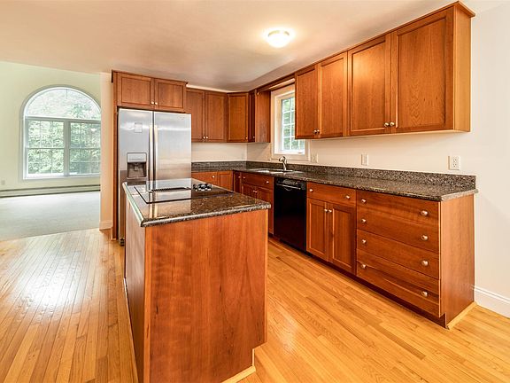 5th image of 9 Hastings Dr