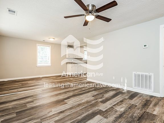 1562219_004_wm_-_living_room_13265290.jpg