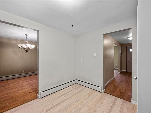 5th image of 371 Pinehaven Dr