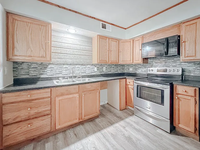 3006 Lynne Ave — Photo 7