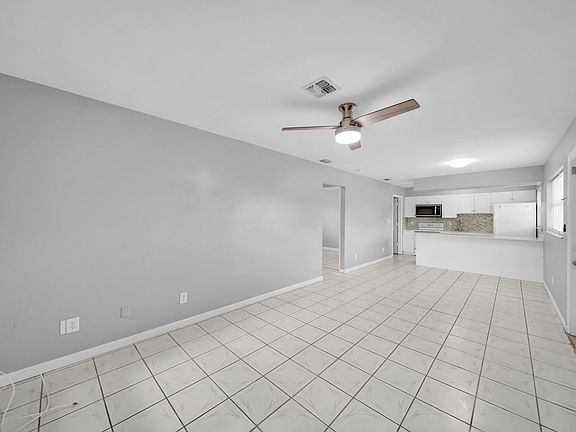 3rd image of 15 SE 24th Ave APT D