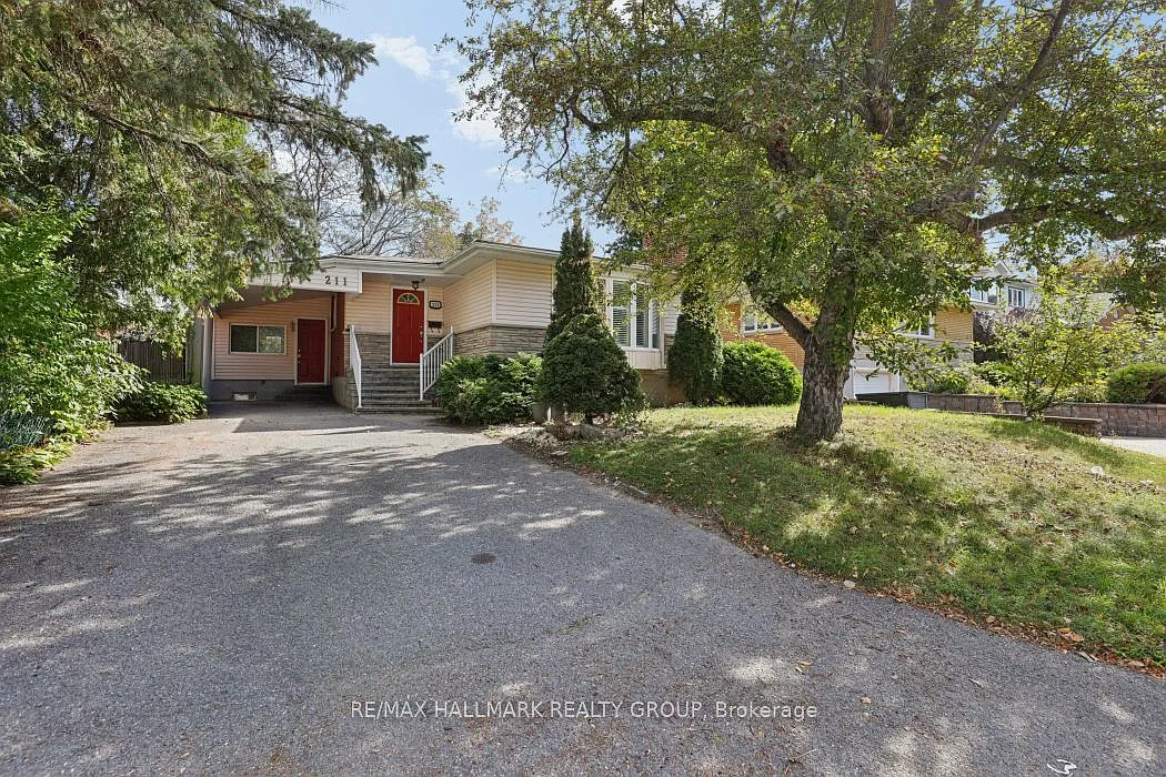 4 bed, $3,200 — Photo 1