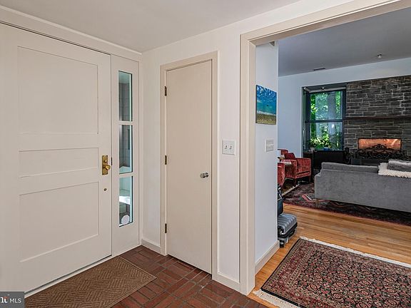 3rd image of 85 Westcott Rd