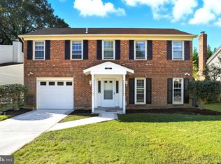 9207 Hunting Pines Pl, Fairfax, VA 22032