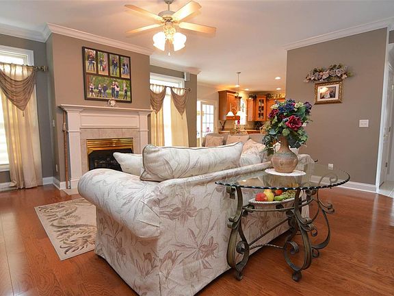 5th image of 2637 Winfield Dr