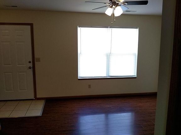 3rd image of 324 Rolling Meadow Ln