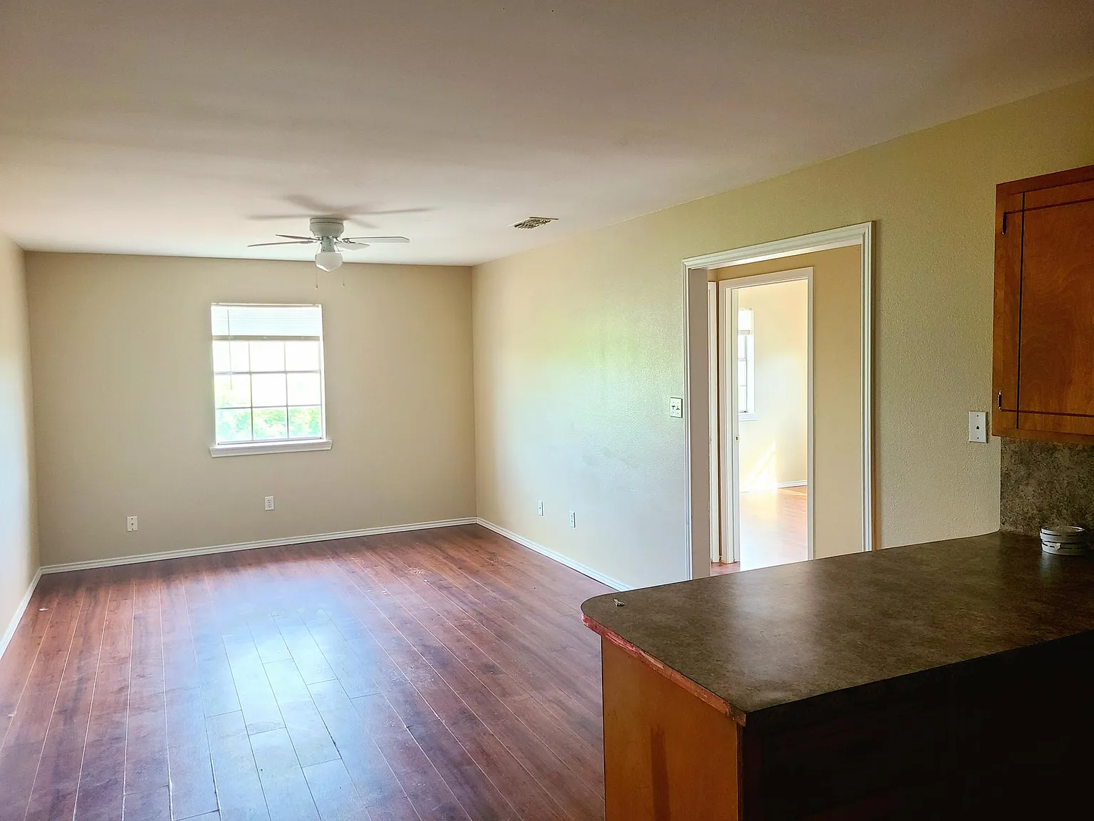 2 bed, 1200 sqft, $750 — Photo 2