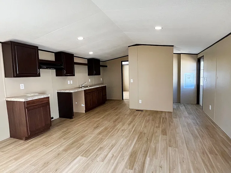 Bella Vista Village — Photo 9