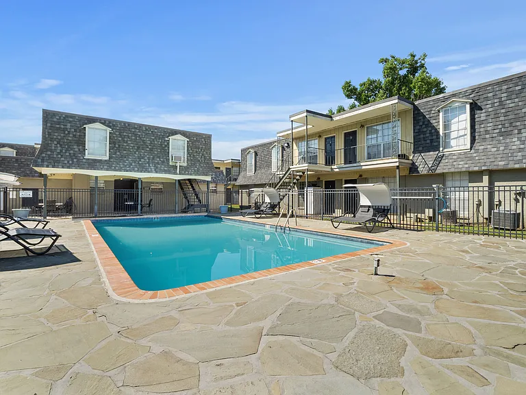 Holly Place — Photo 14