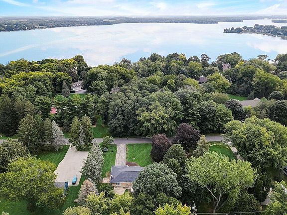2nd image of N8081 Lac La Belle Dr