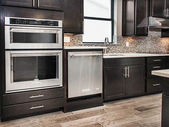 3rd image of 5037 Pendelton Sq