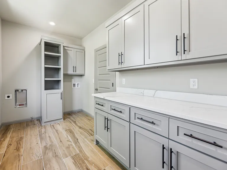 421 W Fort Worth St — Photo 31