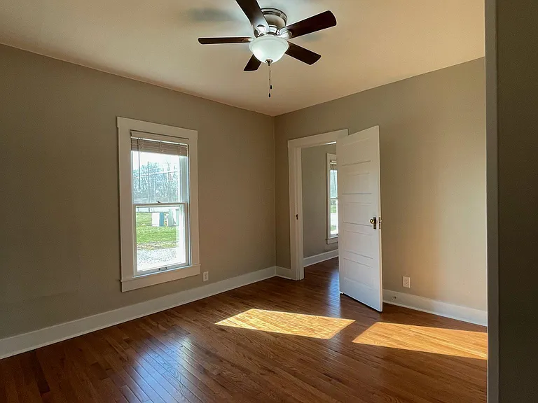 2421 E Thompson Rd — Photo 14