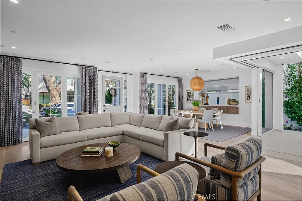 5 bed, 7.0 bath, 4322 sqft, $34,000 — Photo 4