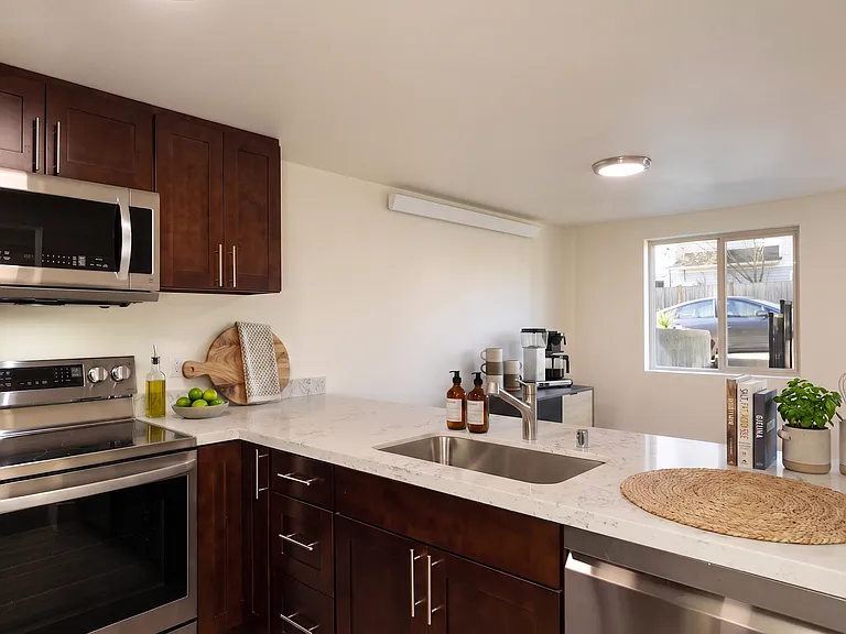 Seattle 3 Bedroom Apartment for Rent | Newly Remodeled Home with In-Unit Washer/Dryer, Private En... — Photo 12