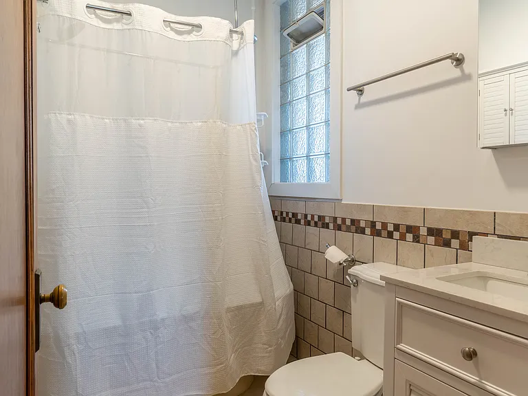 1110 W 25th St #302 — Photo 13