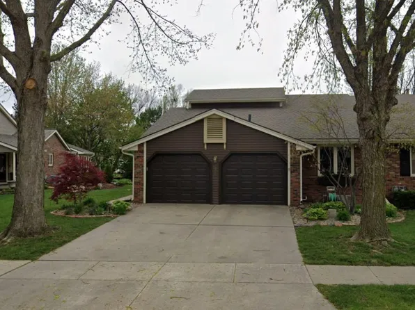 1211 Coachmans Dr, Lincoln, NE 68510
