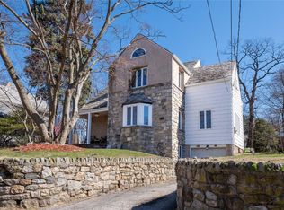 880 James St, Pelham, NY 10803