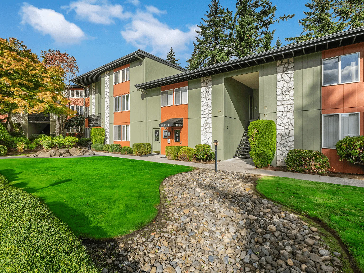 River Cliff Apartments — Photo 3