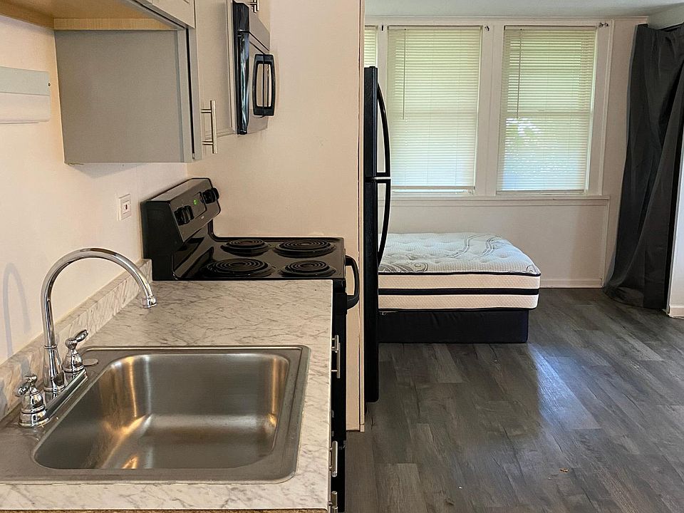 1st image of 21 Locust Ave Floor 1