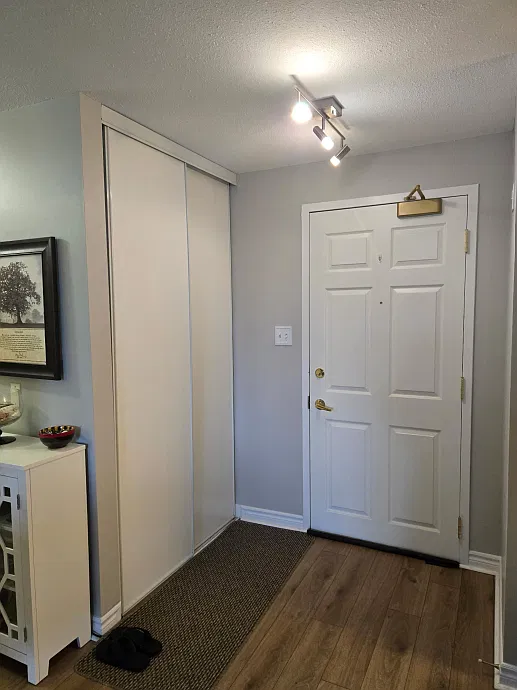 2 bed, 1000 sqft, $2,300 — Photo 2