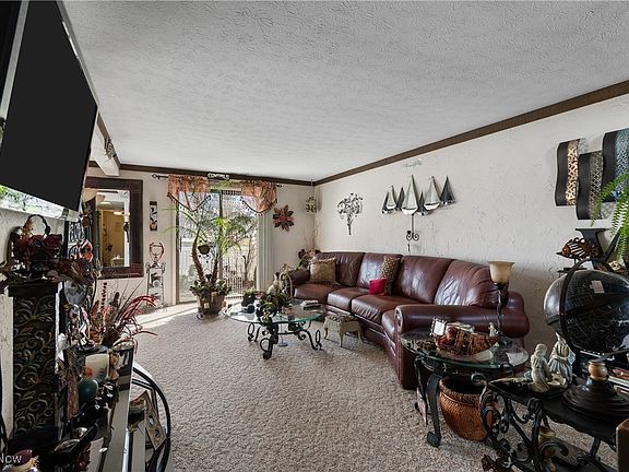 5th image of 184 Deepwood Dr
