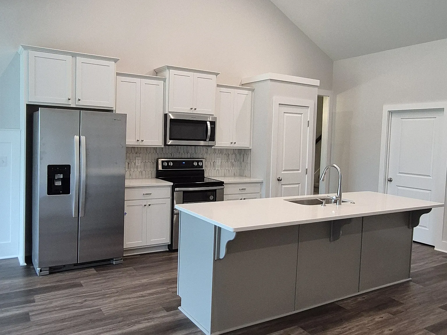 4 bed, 2.5 bath, 2024 sqft, $2,400 — Photo 4