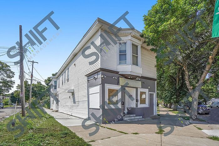 1st image of 831 5th St NW Unit 2