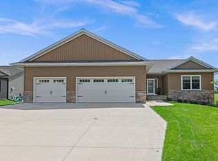 207 Bouldercrest Ave NE, Owatonna, MN 55060