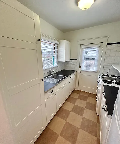 4663 Georgia St — Photo 9