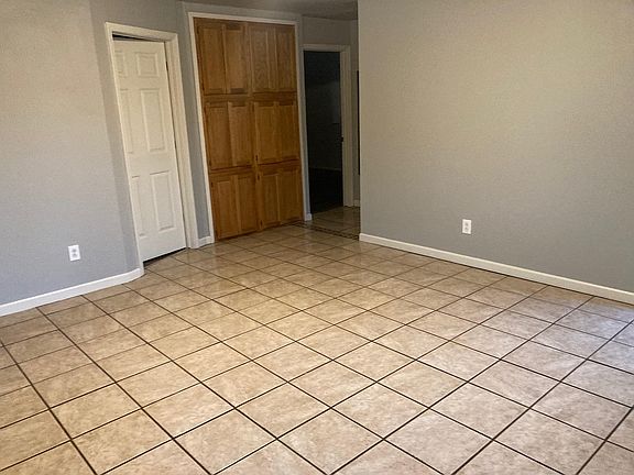 4th image of 1302 S Avenue H Pl