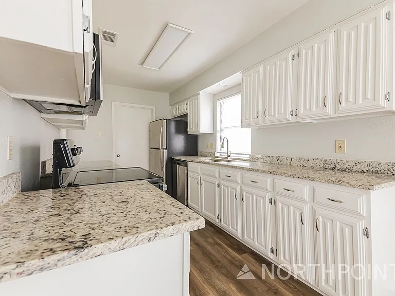 1706 Saint James Dr — Photo 7