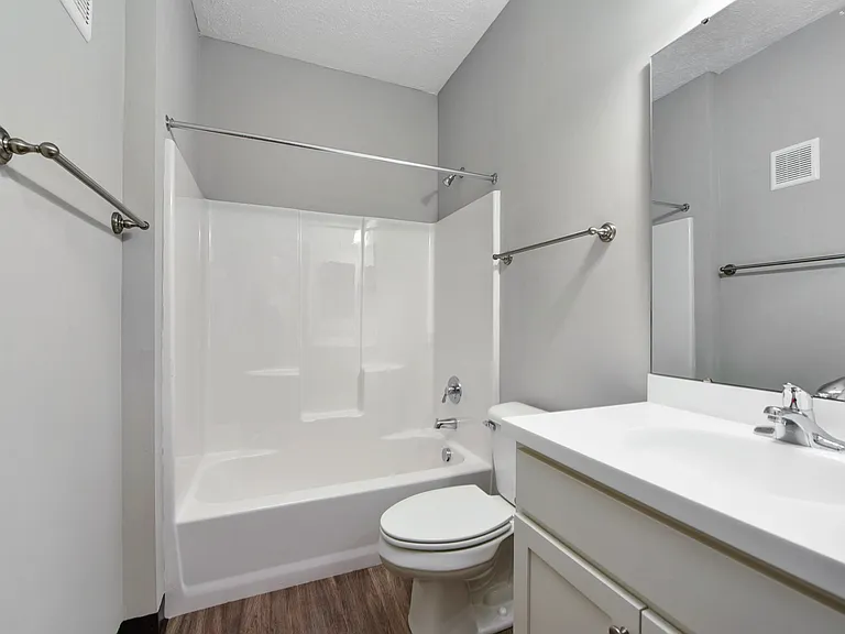 Aquamarine Apartments — Photo 96