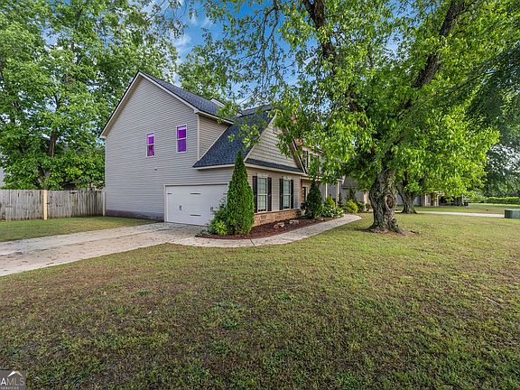 4th image of 126 Meadows Walk Dr
