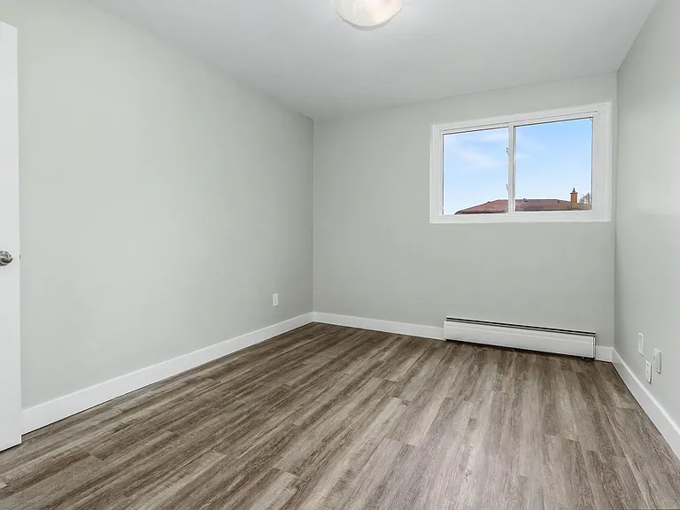 124 Tupper Cres #308 — Photo 10