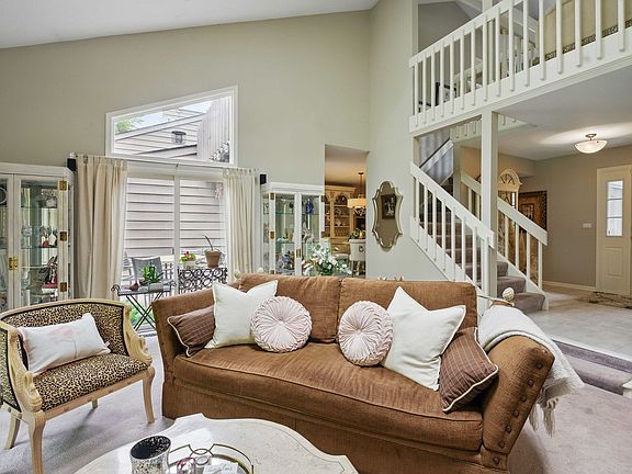 4th image of 36 Lakewood Cir